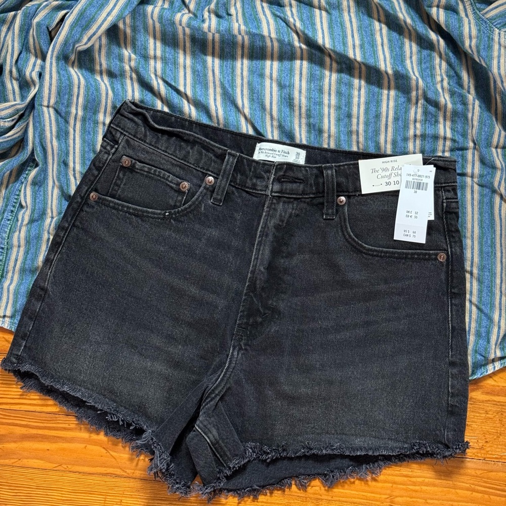 Abercrombie & Fitch Black 90’s Relaxed Jean Shorts